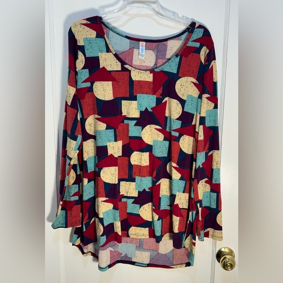 LuLaRoe Tops - LuLaRoe Women's 2XL Multicolor Geometric Pattern Blouse Long Sleeve HI/Lo Hem